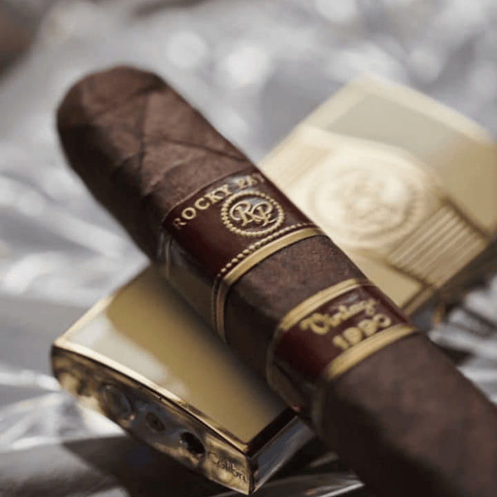 Rocky Patel Vintage 1990 Robusto-Nicaragua 5 inch / 50 Steinbach Vape SuperStore and Bong Shop Manitoba Canada
